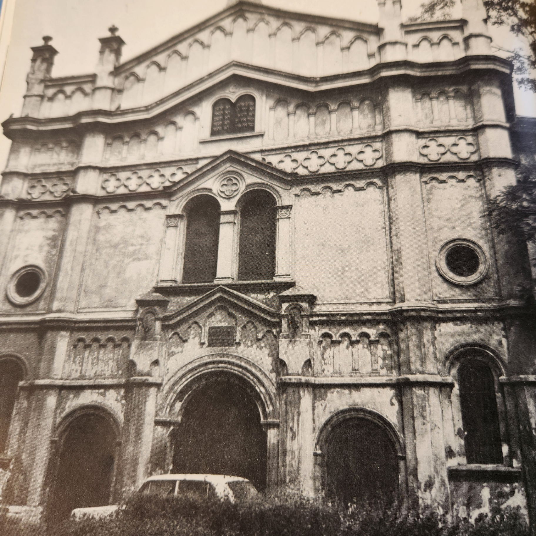 Sepia photograph of the weathered facade of the Tempel Synagogue in Krakow