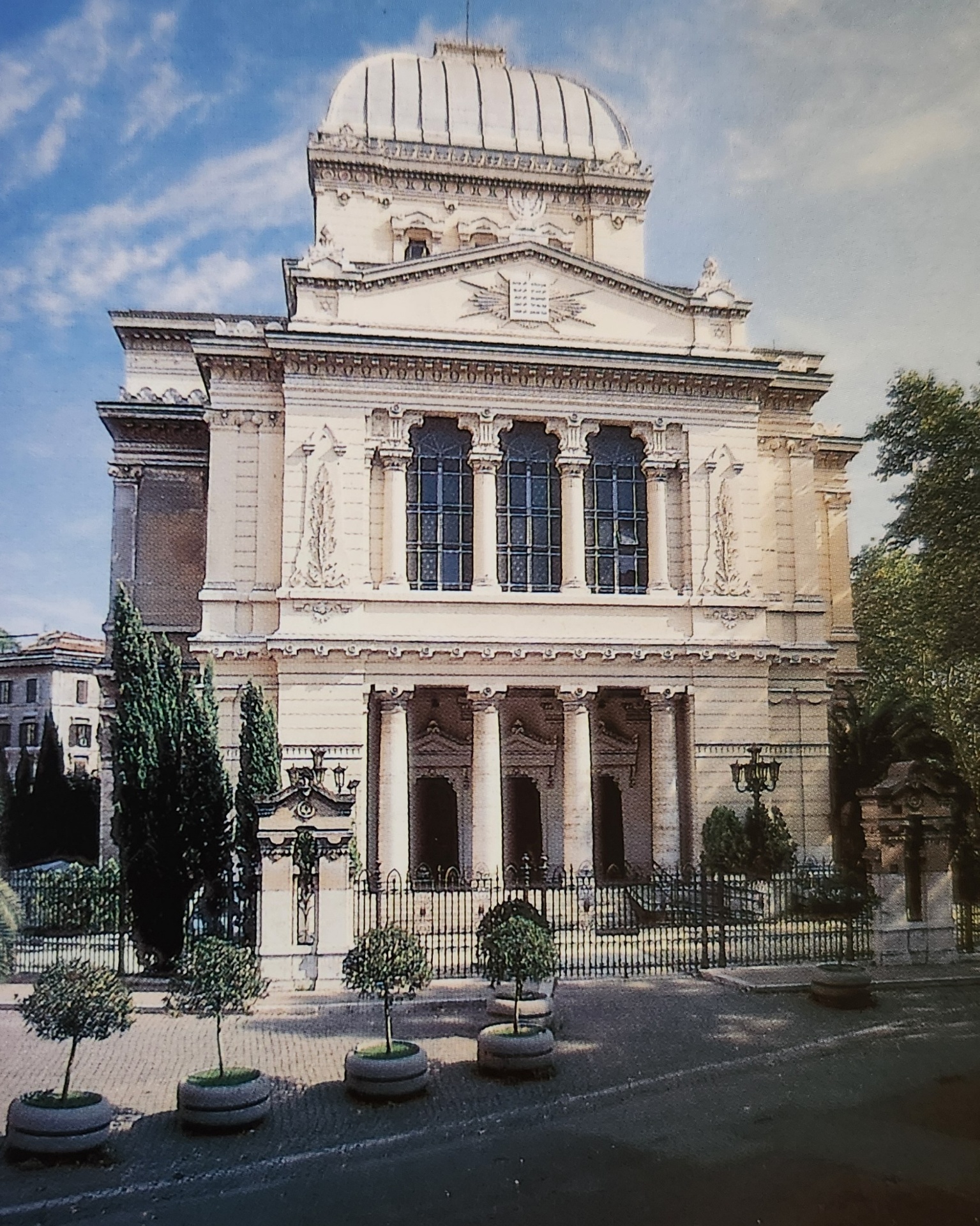 The grand domed facade of the Great Synagogue of Rome